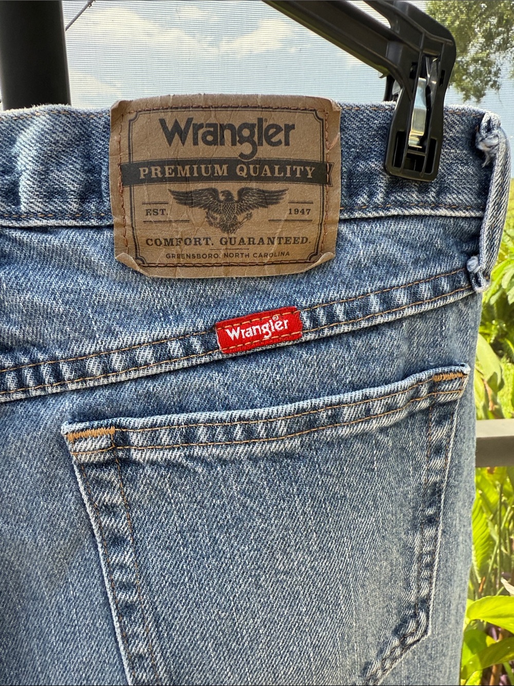 Wrangler Men's Light Blue Relaxed Fit Jeans 30/30 - Picture 2 of 5